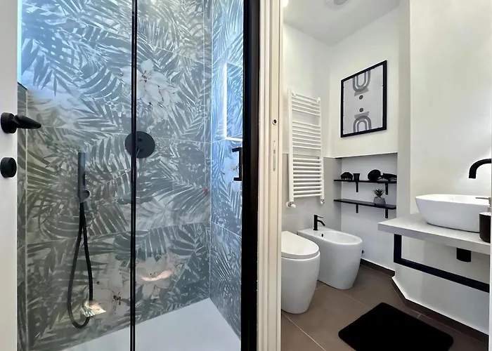 Modern - 5 Min To & Port Janov