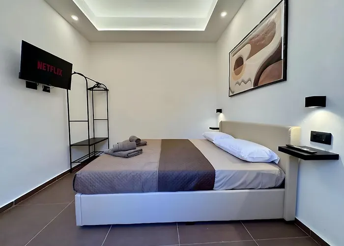 Modern - 5 Min To & Port