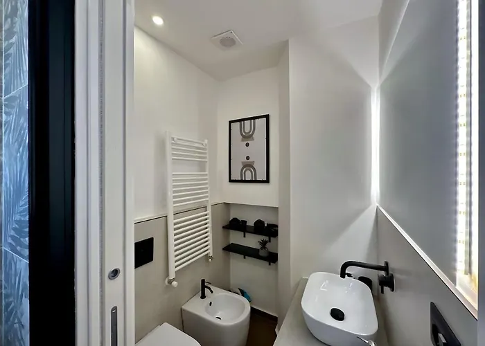 Modern - 5 Min To & Port *