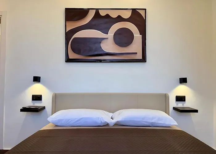 Modern - 5 Min To & Port Appartement